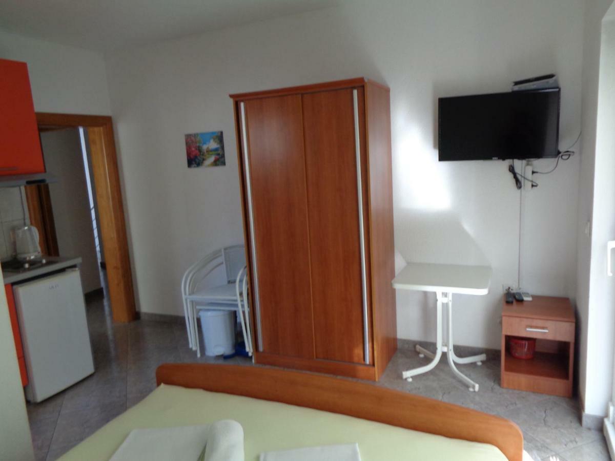 Apartments Rados Локва-Рогозница Экстерьер фото
